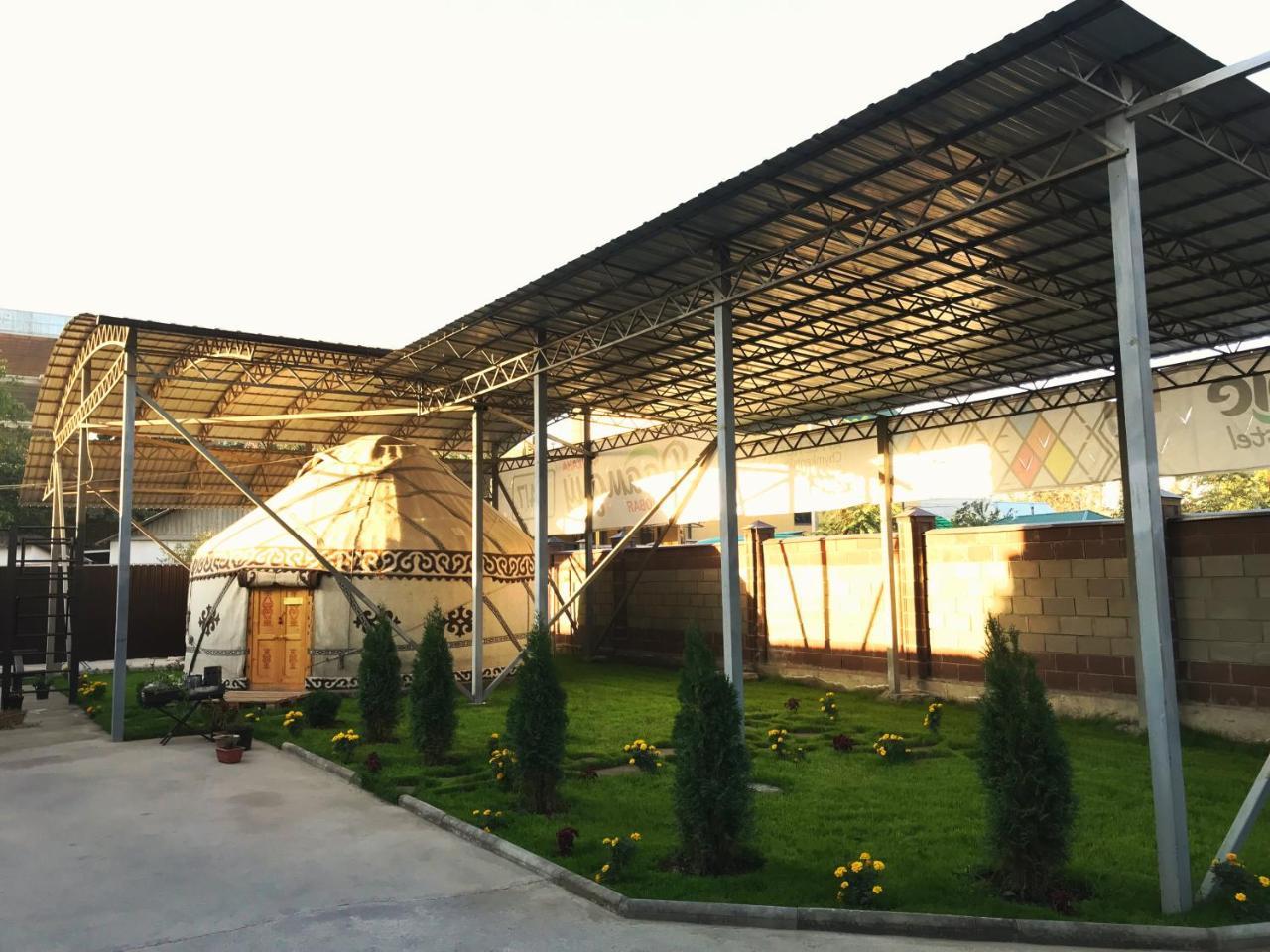 Apple Hostel Bishkek Exterior foto